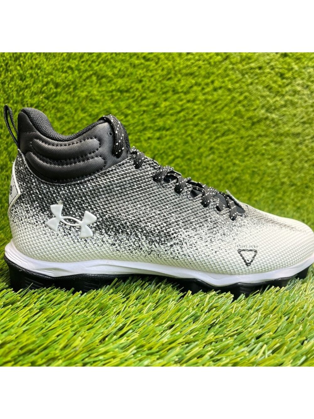 Under Armour Spotlight Franchise RM 2.0 Boys Size 5.5Y Black Football Cleats
